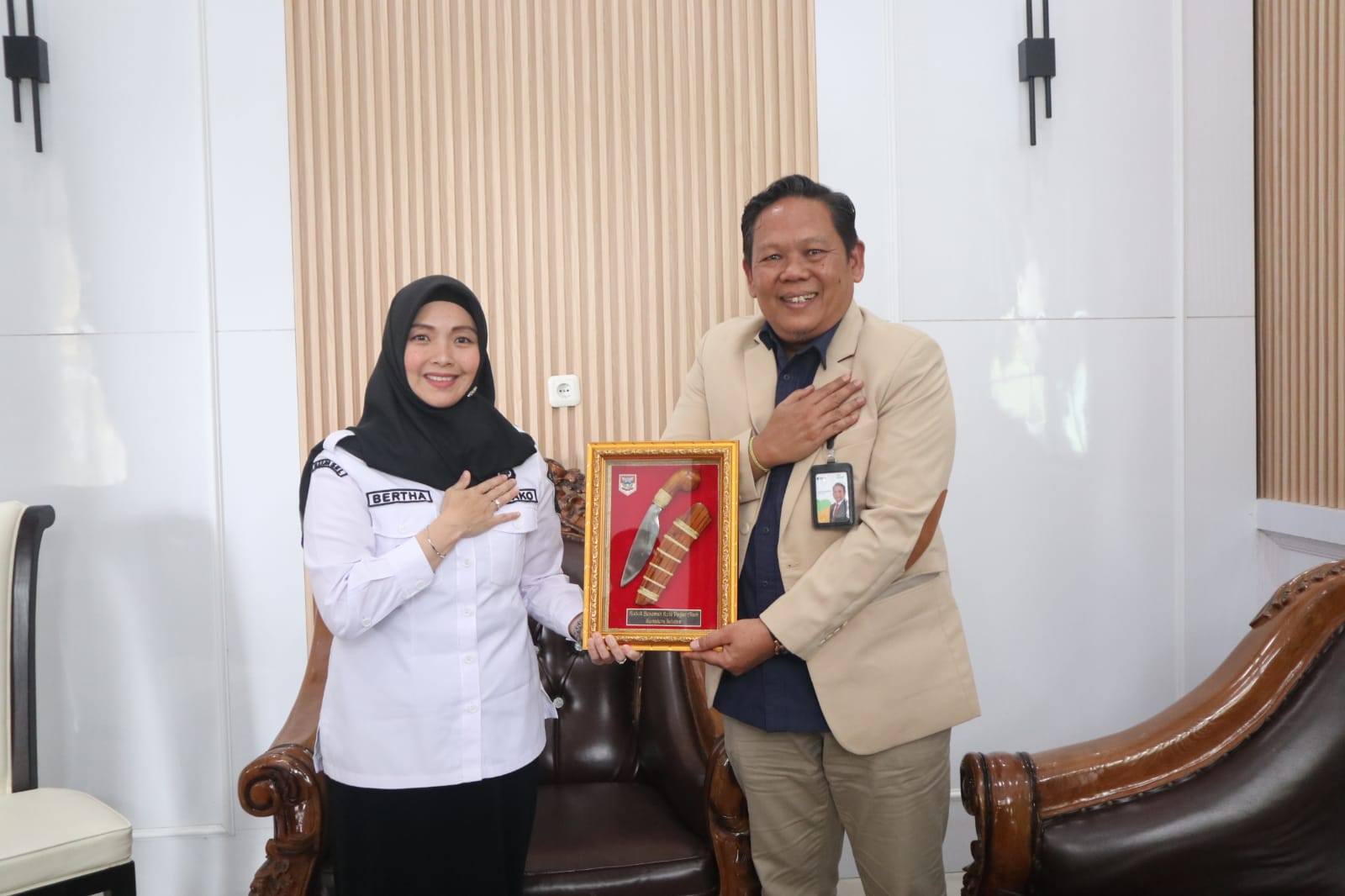 Wakil Wali Kota Pagar Alam, Hj. Bertha Terima Audiensi dari Kantor Pegadaian Kota Pagar Alam